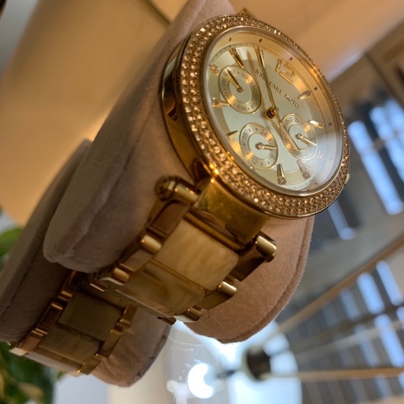 Michael Kors gold watch - Picture 3 of 5